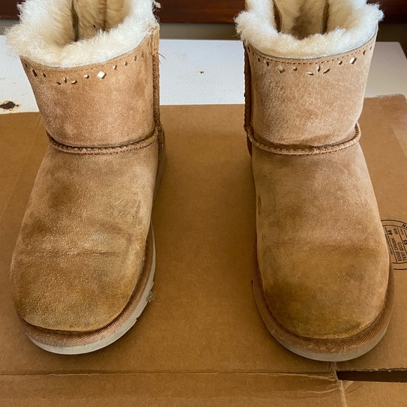Kids size 3 Ugg boots - Picture 1 of 5